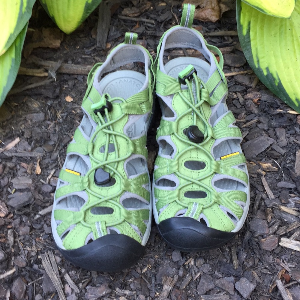 Keen waterproof sandals green gray 7 NWOT